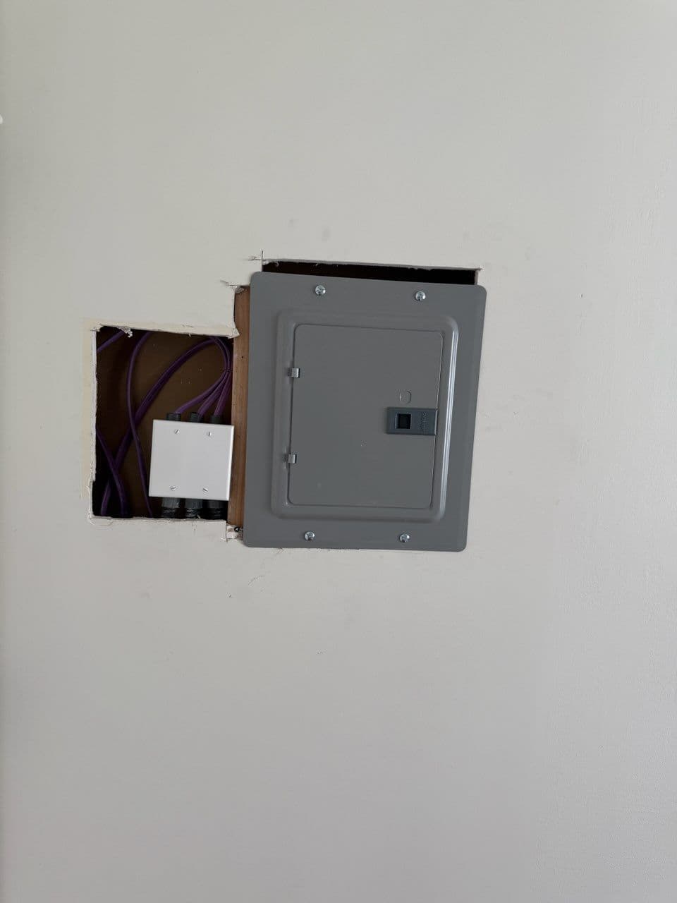 Gallery photos for Efficient Electrical Panel Upgrades Ensure Safety: Image #1